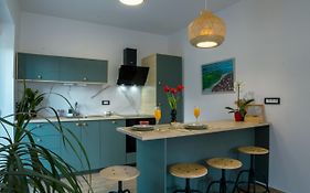 Deluxe Apartment And Studio 
