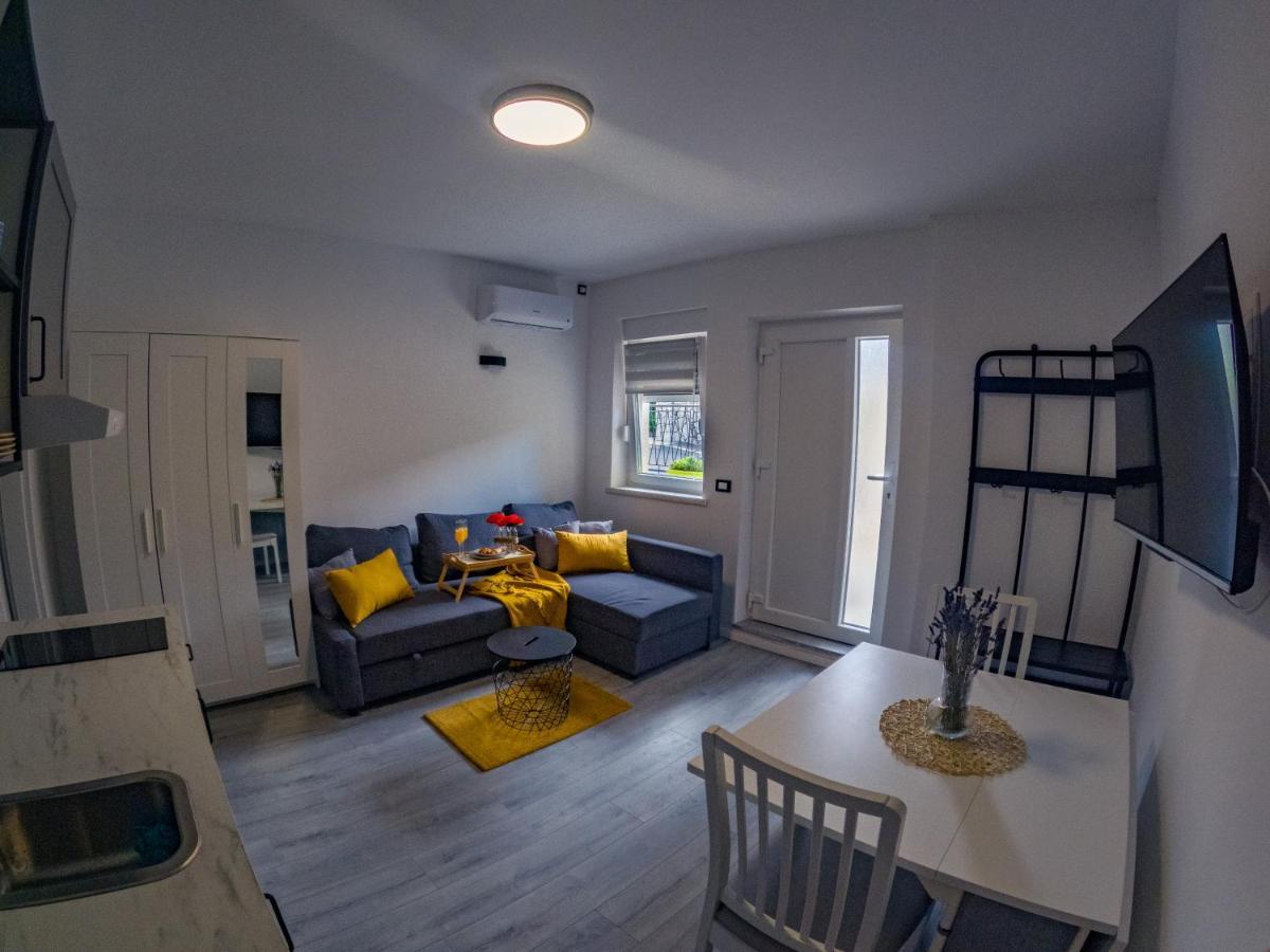 Deluxe Apartment And Studio "Nona Fa" Fiume Esterno foto