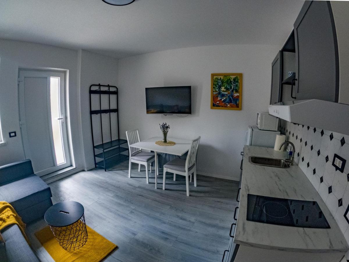 Deluxe Apartment And Studio "Nona Fa" Fiume Esterno foto